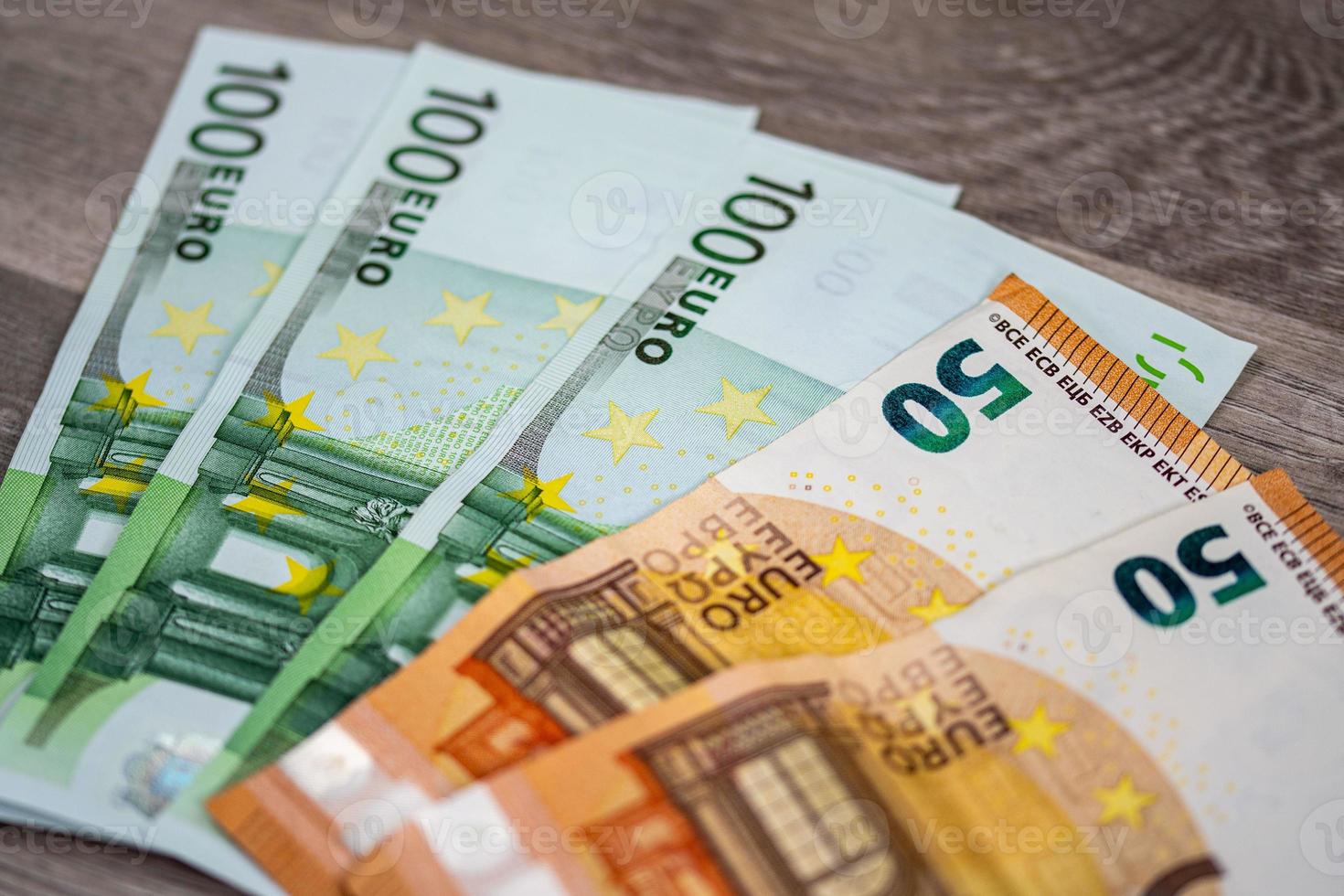 Banknotes Of 50 And 100 Euros Photo1